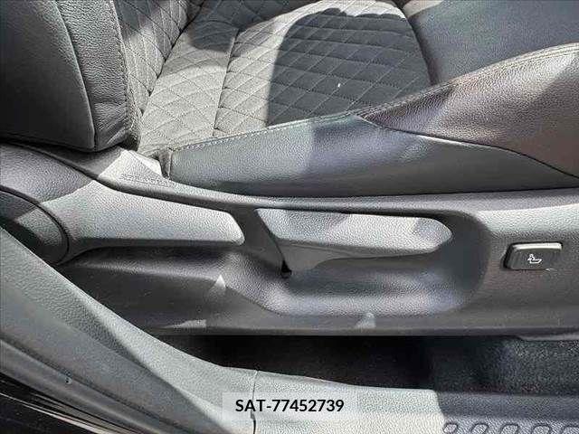 Toyota C-HR 2018-03 383098-24