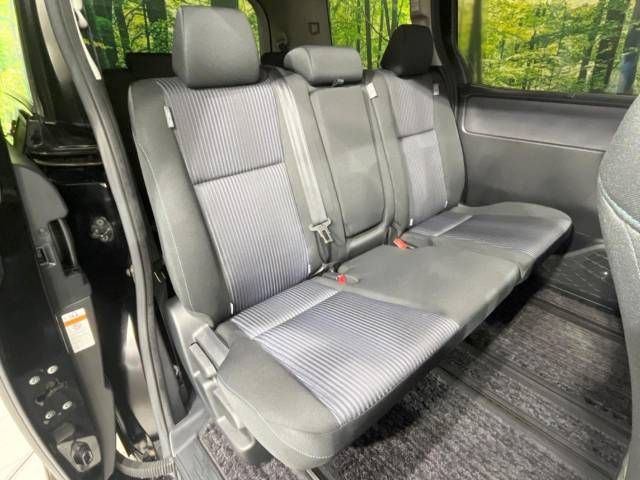 Toyota VOXY 2016-10 187890-9
