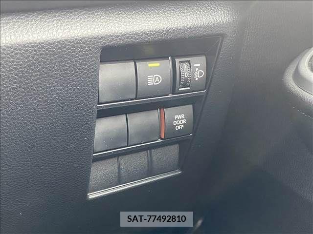 Toyota VOXY 2022-04 332816-13