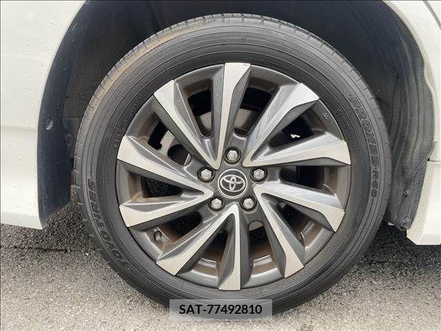 Toyota VOXY 2022-04 332816-29