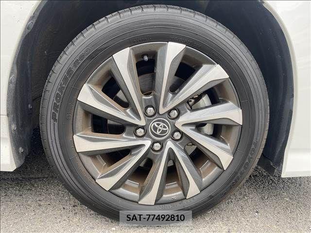 Toyota VOXY 2022-04 332816-28