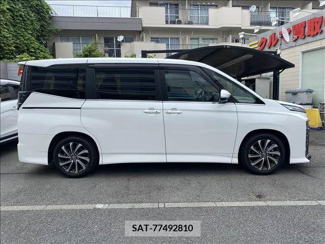 Toyota VOXY 2022-04 332816-27