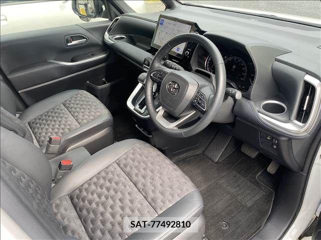 Toyota VOXY 2022-04 332816-6