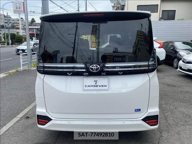 Toyota VOXY 2022-04 332816-5