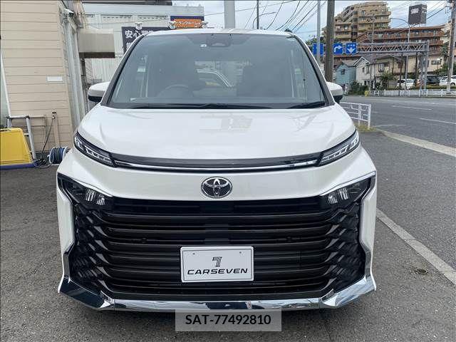 Toyota VOXY 2022-04 332816-24