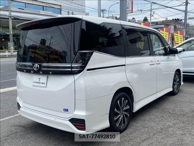 Toyota VOXY 2022-04 332816-22