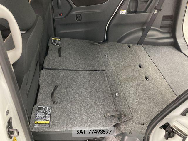 Nissan ROOX 2012-07 215579-16