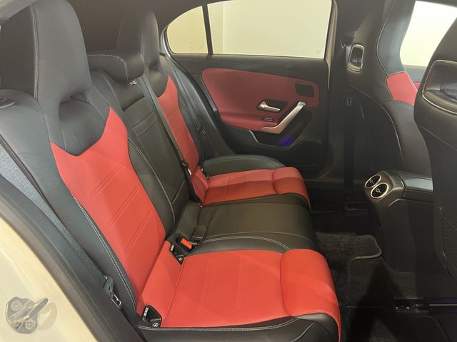 Mercedes Benz A-CLASS 2018-12 184869-10