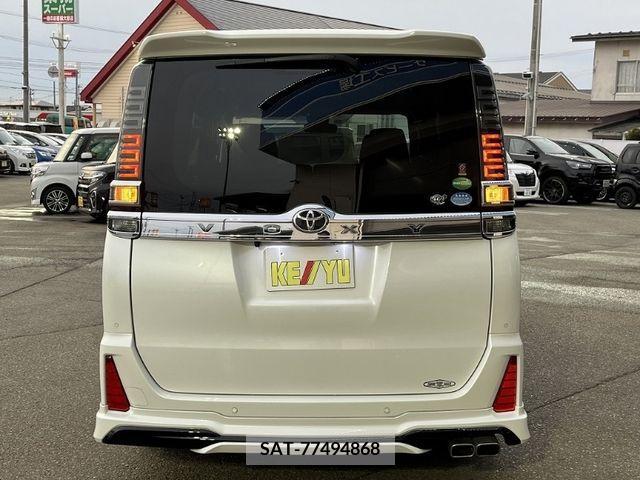 Toyota VOXY 2019-03 339079-5