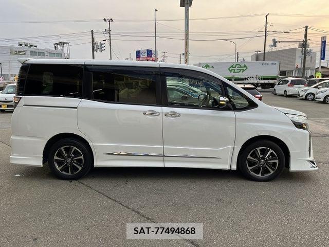 Toyota VOXY 2019-03 339079-7