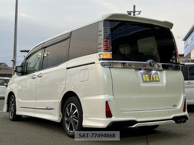 Toyota VOXY 2019-03 339079-6
