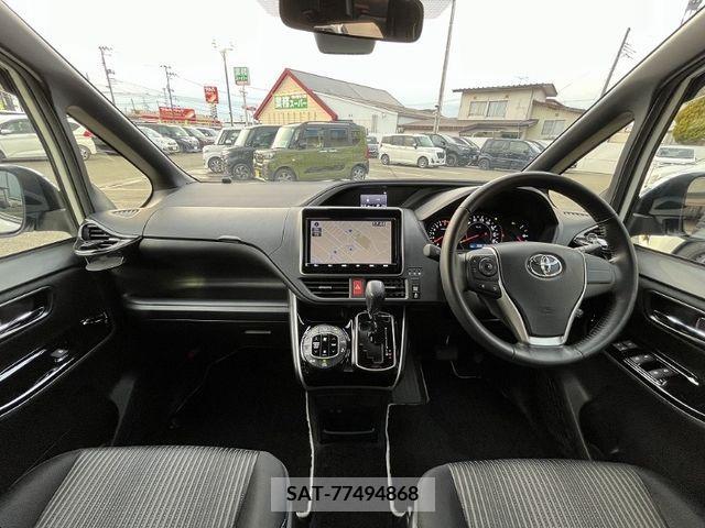 Toyota VOXY 2019-03 339079-2