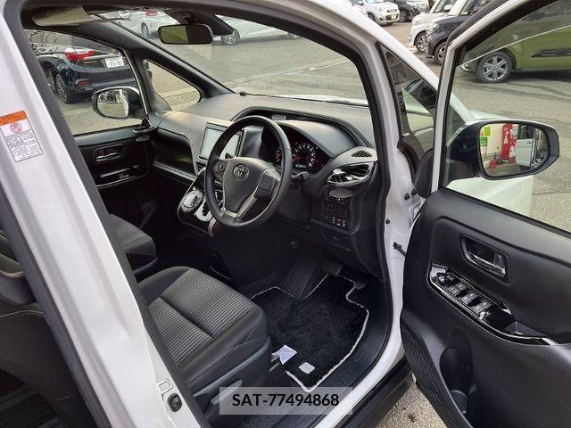 Toyota VOXY 2019-03 339079-10