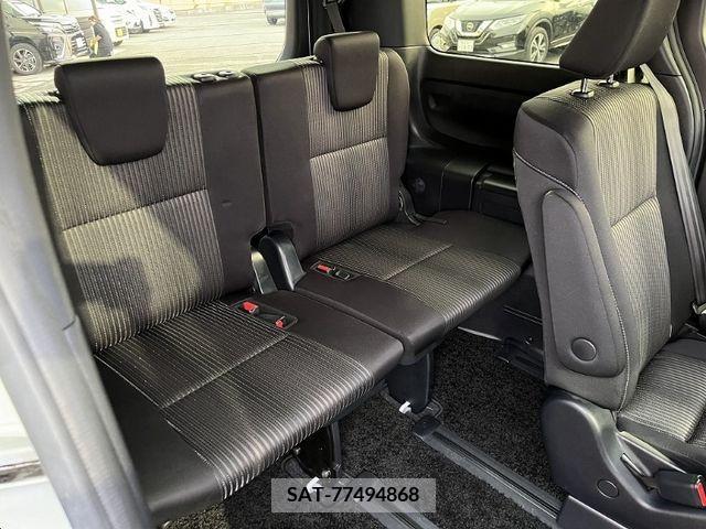 Toyota VOXY 2019-03 339079-13