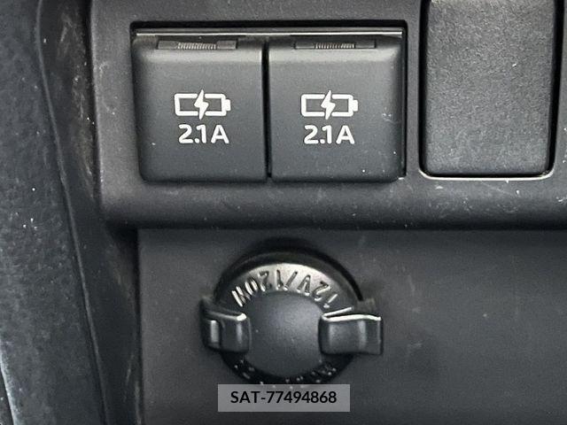 Toyota VOXY 2019-03 339079-21