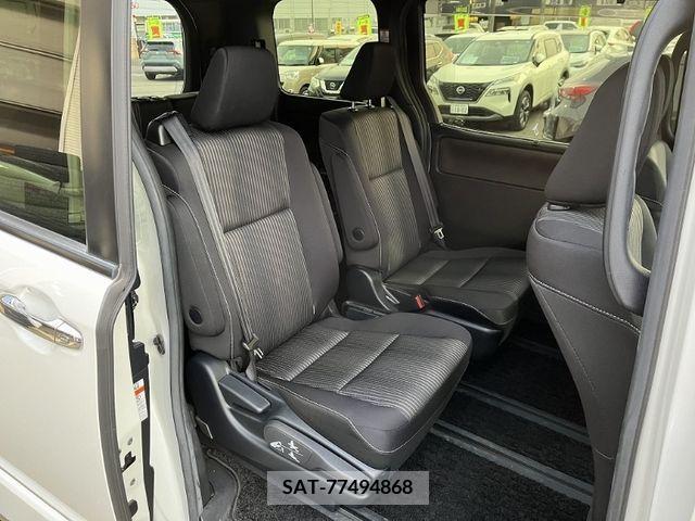 Toyota VOXY 2019-03 339079-12