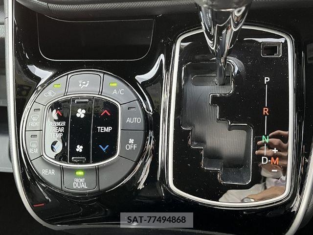 Toyota VOXY 2019-03 339079-17