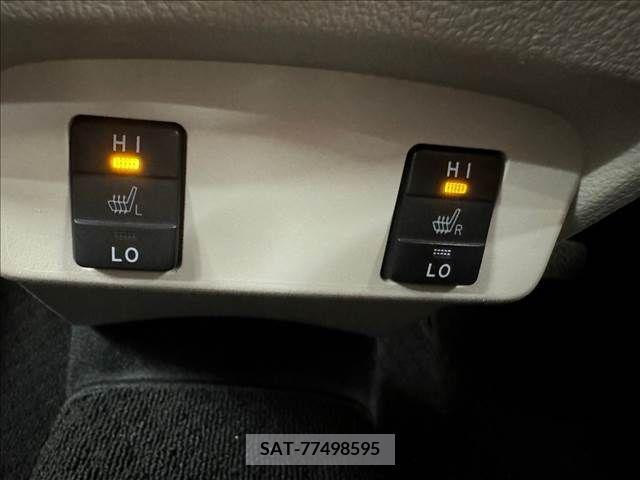Toyota SIENTA 2016-04 337115-7