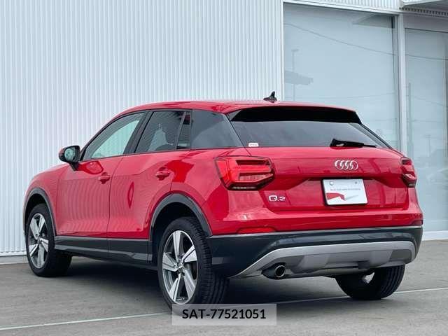 Audi Q2 2018-11 373980-6