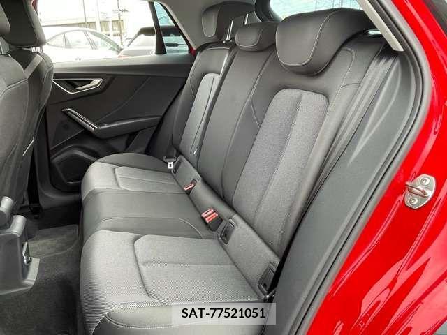 Audi Q2 2018-11 373980-15