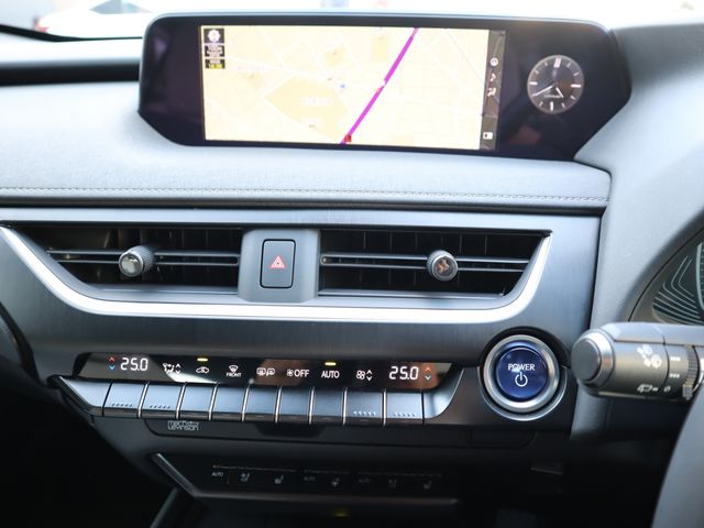 Lexus UX 2022-03 12122-13