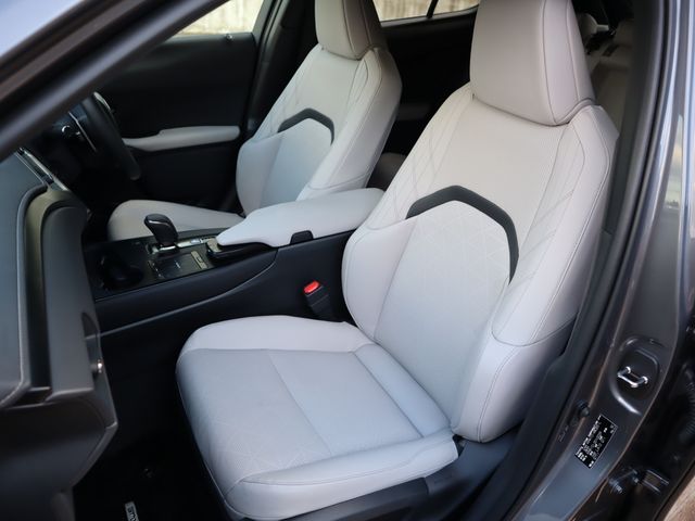 Lexus UX 2022-03 12122-9