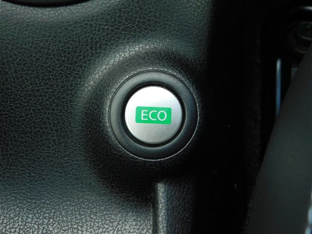 Nissan NOTE 2013-03 608-28