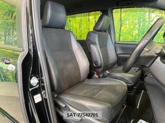 Toyota NOAH 2018-07 227143-8