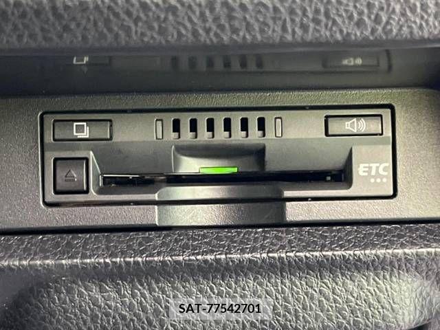 Toyota NOAH 2018-07 227143-5
