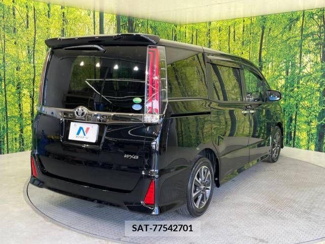 Toyota NOAH 2018-07 227143-18