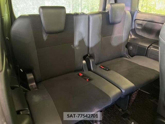 Toyota NOAH 2018-07 227143-10