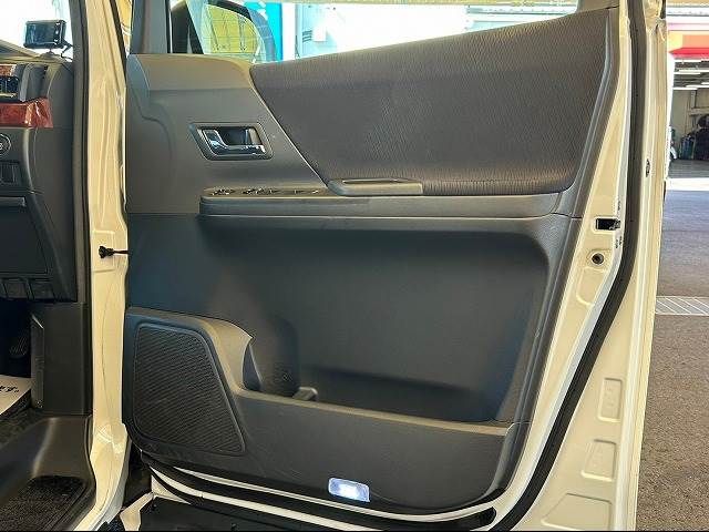Toyota VELLFIRE 2010-07 190529-10