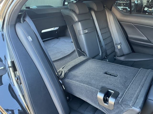 Lexus IS 2023-02 9308-16