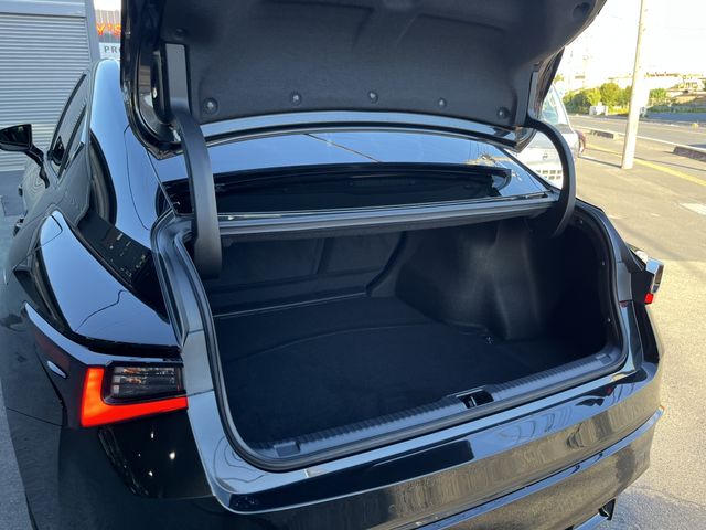Lexus IS 2023-02 9308-17