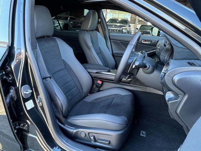 Lexus IS 2023-02 9308-10