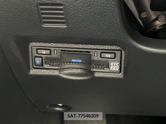 Toyota NOAH 2022-04 383116-13
