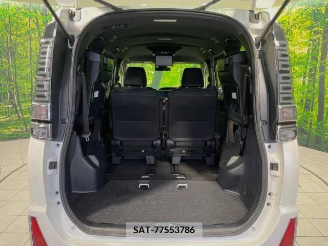 Toyota VOXY 2018-03 381071-11