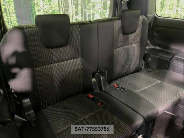 Toyota VOXY 2018-03 381071-10