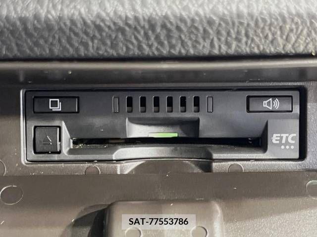 Toyota VOXY 2018-03 381071-7