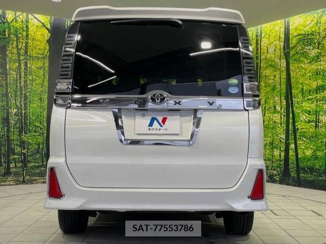 Toyota VOXY 2018-03 381071-16
