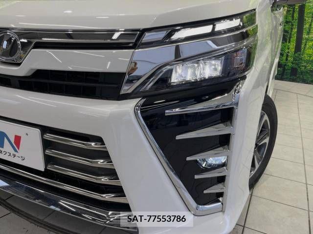 Toyota VOXY 2018-03 381071-13