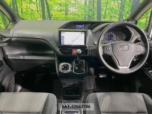 Toyota VOXY 2018-03 381071-1