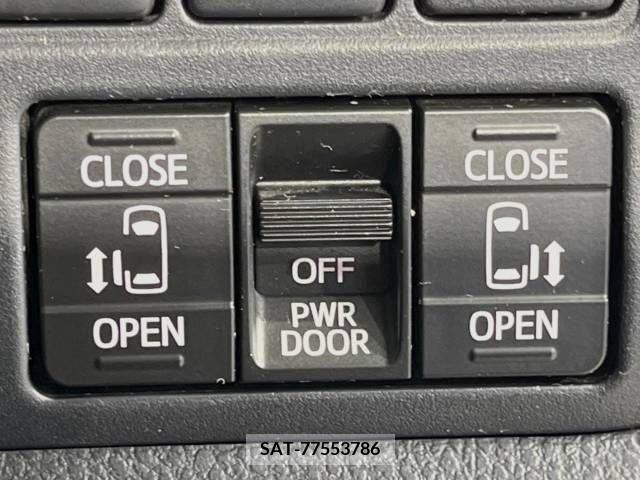 Toyota VOXY 2018-03 381071-3