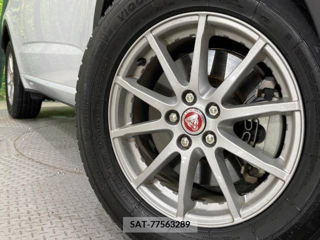 Jaguar E-PACE 2018-09 273151-11