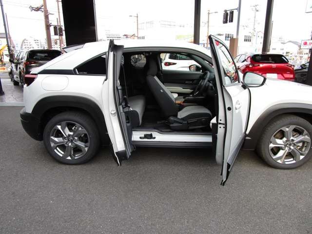Mazda MX-30 2021-01 8202-17