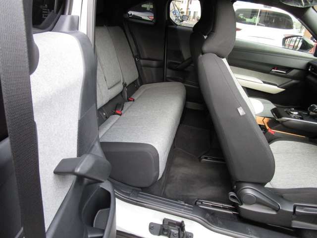 Mazda MX-30 2021-01 8202-15