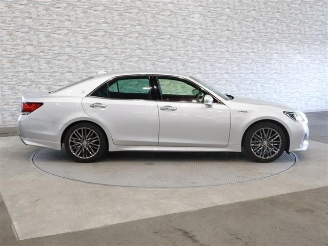 Toyota CROWN SEDAN 2016-11 2357-6