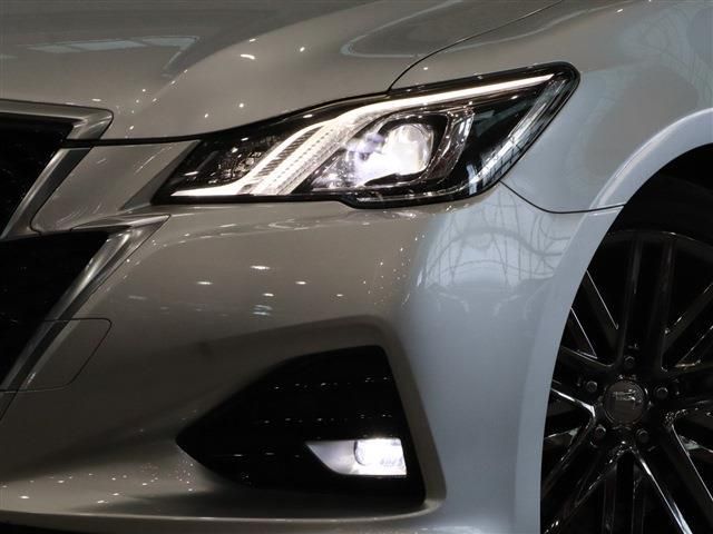 Toyota CROWN SEDAN 2016-11 2357-8