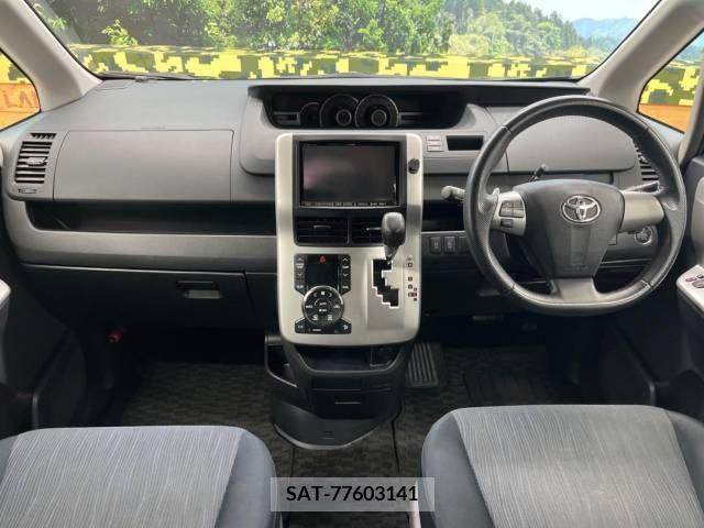 Toyota VOXY 2011-10 289867-1