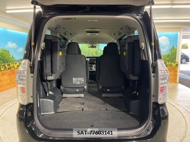 Toyota VOXY 2011-10 289867-10